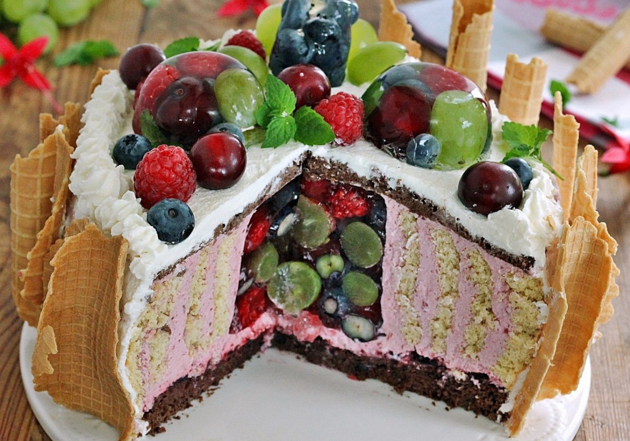 Tort wiśniowo-owocowy foto
