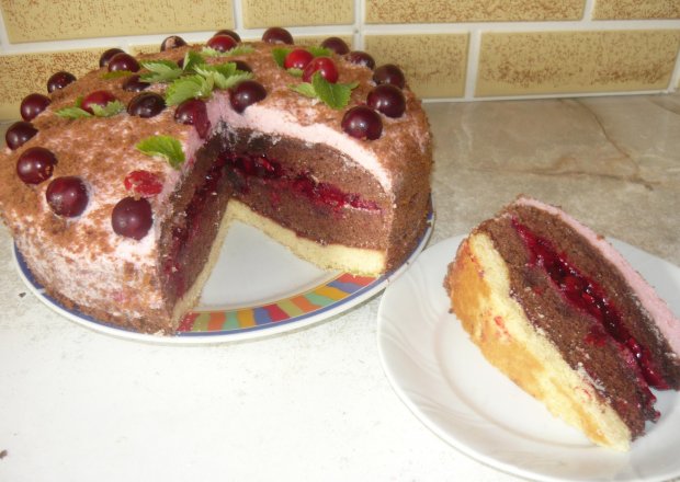 Fotografia przedstawiająca Tort wiśniowy