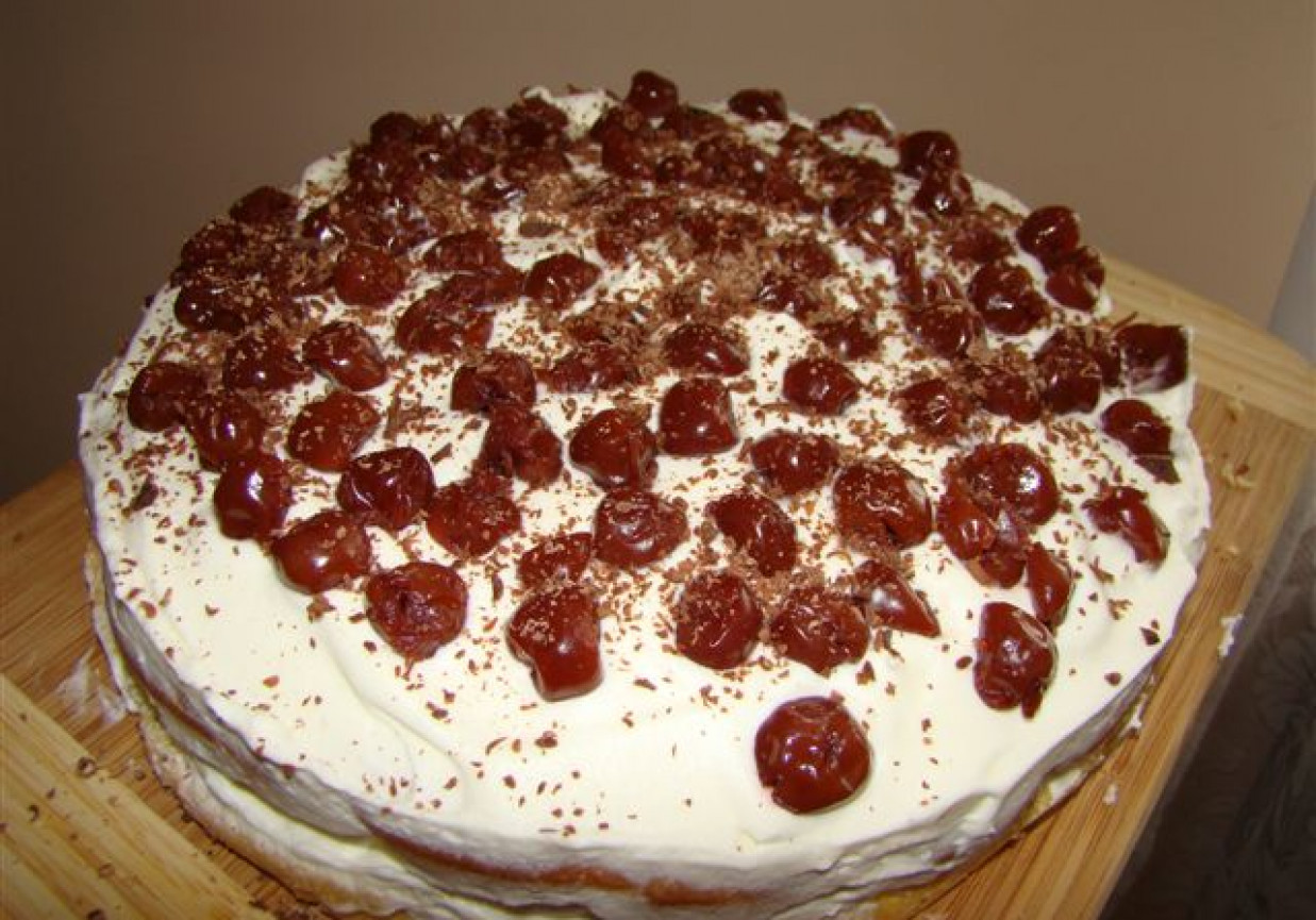 tort wiśniowy foto