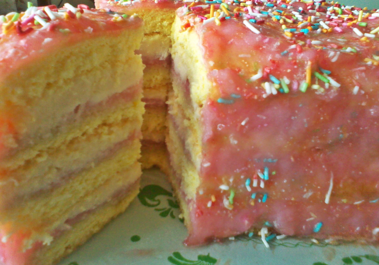 Tort z kolorową posypką foto