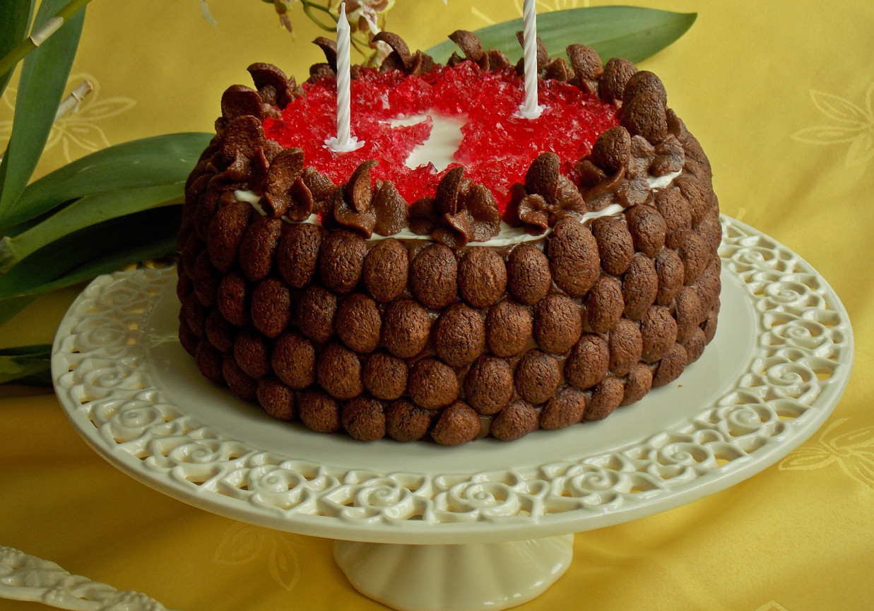 Tort z kremem czekoladowo-orzechowym foto