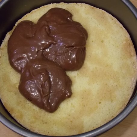 Krok 5 - Tort z kremem czekoladowo-orzechowym foto