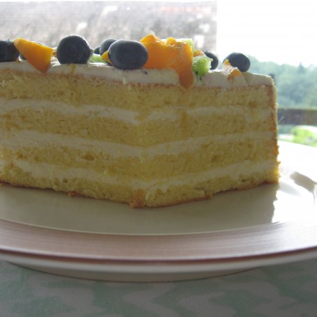 Krok 3 - Tort z kremem mascarpone i owocami foto