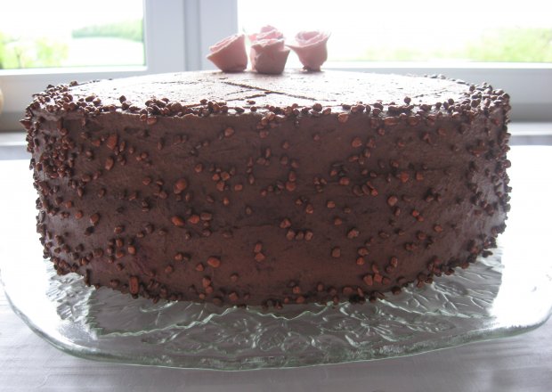 Fotografia przedstawiająca Tort z lekkim kremem czekoladowym