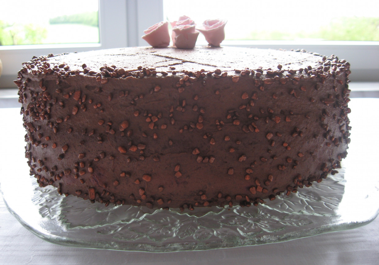 Tort z lekkim kremem czekoladowym foto