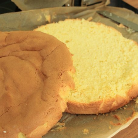 Krok 1 - Tort z limoncello i bezą kokosową foto