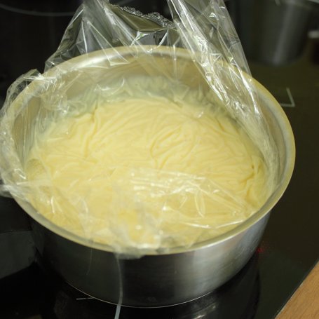 Krok 2 - Tort z limoncello i bezą kokosową foto