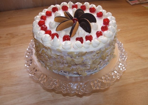 Fotografia przedstawiająca tort z masą brzoskwiniową