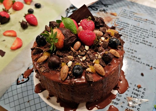 Fotografia przedstawiająca Tort z musem i ganache czekoladowym