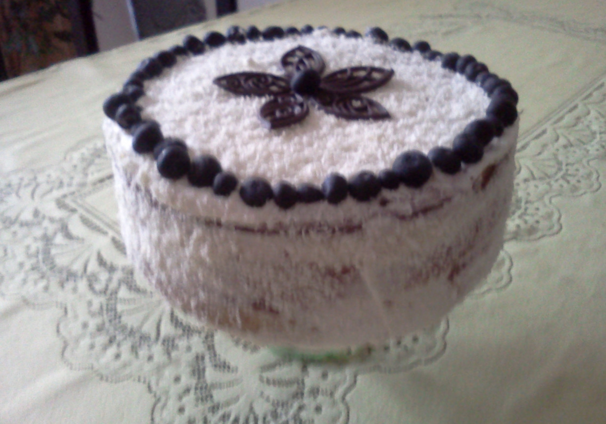 tort z musem z białej czekolasy i sera mascarpone foto