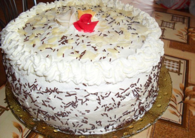 Fotografia przedstawiająca tort z piernikami