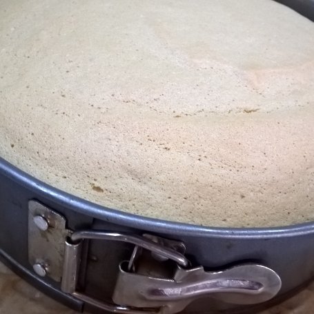 Krok 1 - Tort z truskawkami i kiwi Zewy foto