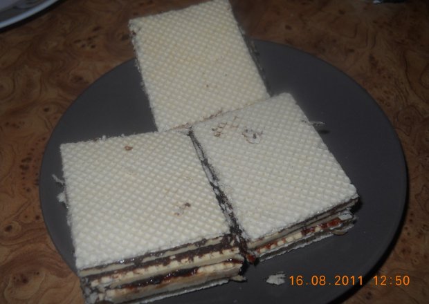 Fotografia przedstawiająca tort z wafli