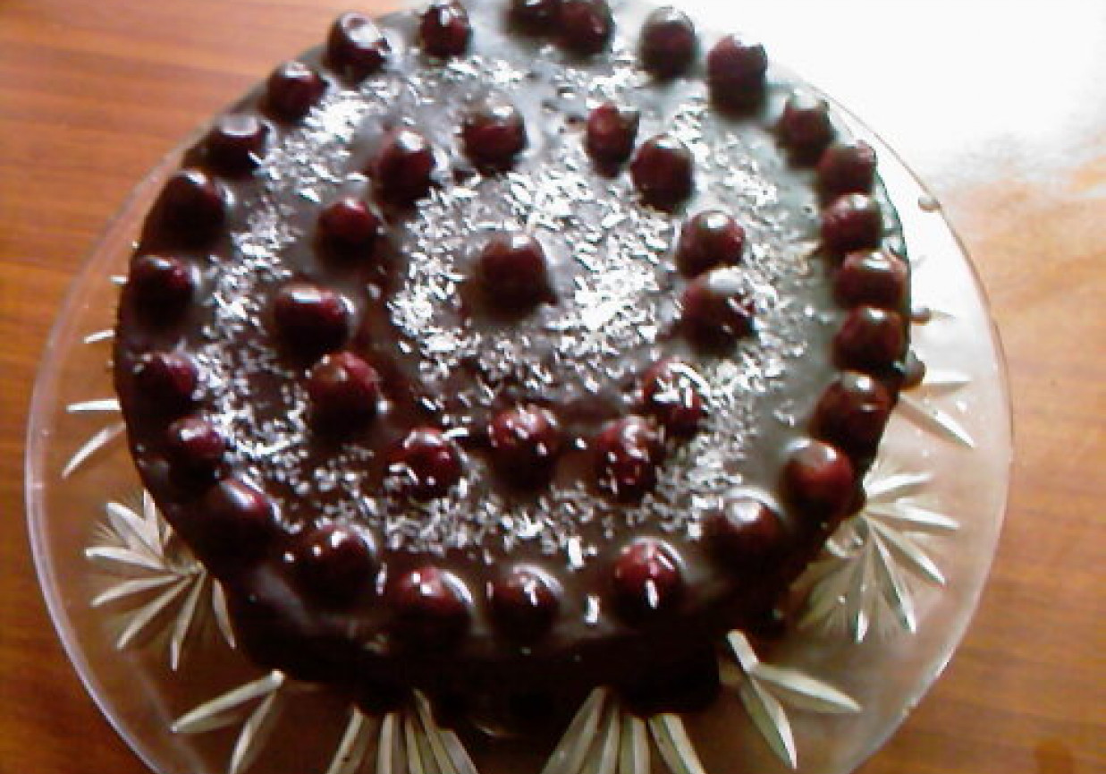 Tort z wiśniami w czekoladzie foto