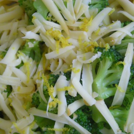 Krok 4 - tortellini z brokułami pod serowo-cytrynową pierzynką foto