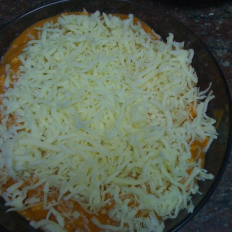 Krok 5 - Tortellini z kurczakiem w sosie pomidorowo-śmietankowym zapiekane pod żółtym serem foto