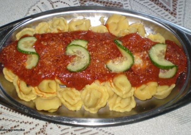 Fotografia przedstawiająca Tortellini z sosem neapolitańskim: