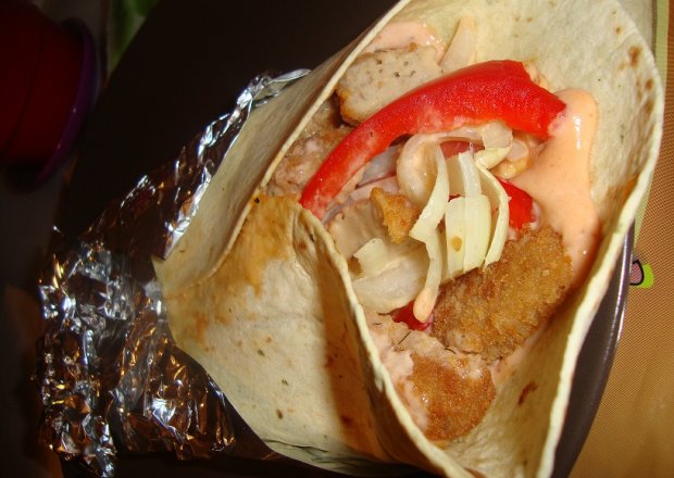 Fotografia przedstawiająca Tortilka z nuggetsami