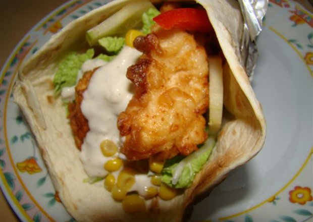 Fotografia przedstawiająca Tortilla i kurczak w pikantnym cieście