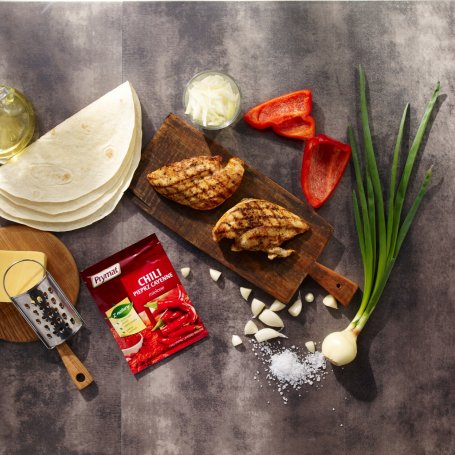 Krok 1 - Tortilla nadziewana grillowanym kurczakiem z warzywami foto