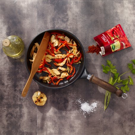 Krok 2 - Tortilla nadziewana grillowanym kurczakiem z warzywami foto