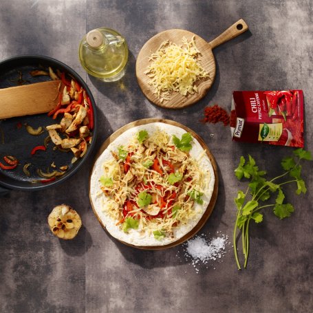 Krok 3 - Tortilla nadziewana grillowanym kurczakiem z warzywami foto