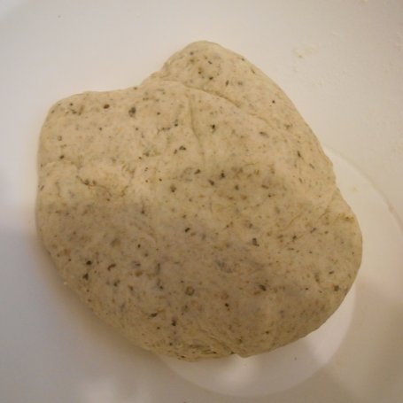 Krok 2 - Tortilla pszenno- żytnia z ziołami foto