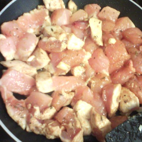 Krok 3 - Tortilla pszenno- żytnia z ziołami foto