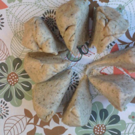 Krok 6 - Tortilla pszenno- żytnia z ziołami foto