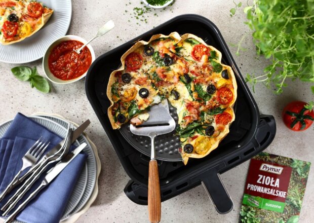 Fotografia przedstawiająca Tortilla śniadaniowa z jajkami z air fryera