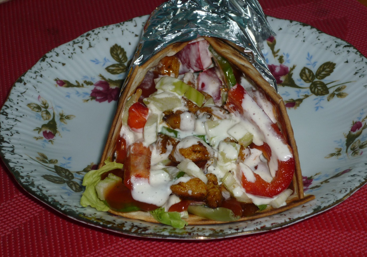 Tortilla z gyrosem  foto