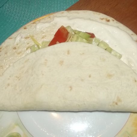 Krok 11 - Tortilla z kurczakiem. foto