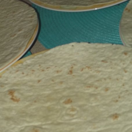 Krok 7 - Tortilla z kurczakiem. foto
