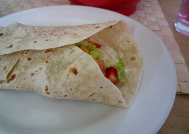 Fotografia przedstawiająca tortilla z kurczakiem