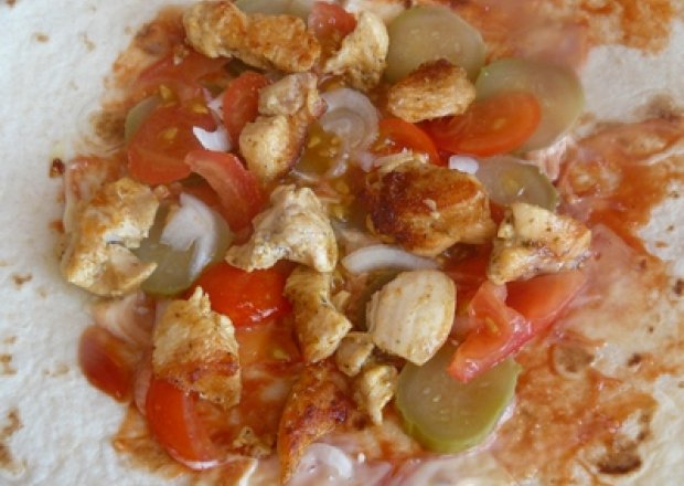 Fotografia przedstawiająca Tortilla z kurczakiem