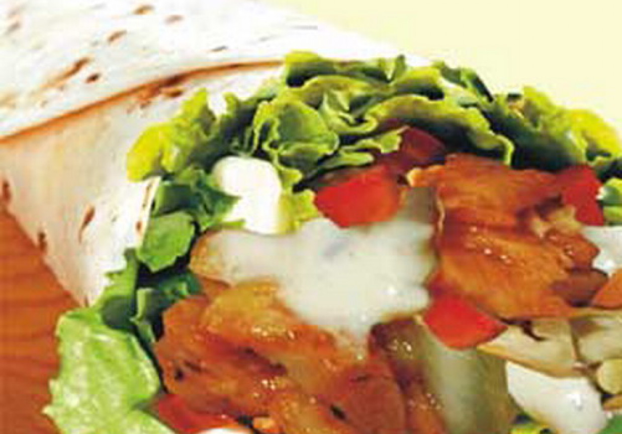 Tortilla z mięsem i warzywami foto