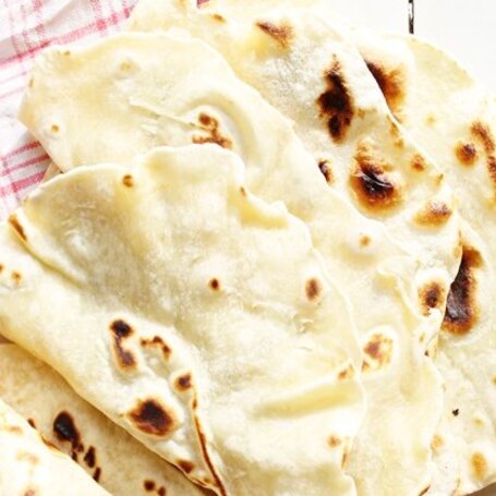 Krok 1 - Tortilla z rukolą, mozzarella i szynką foto
