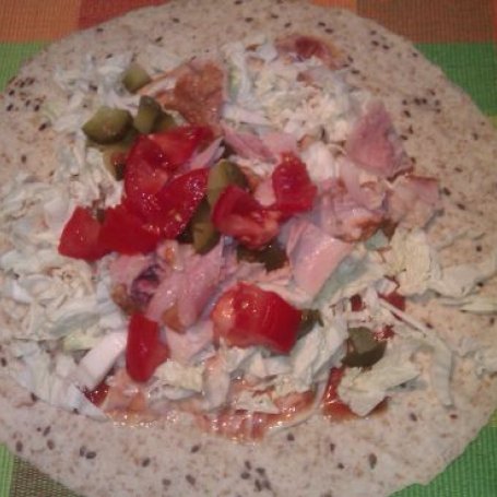 Krok 2 - Tortilla z wędzonym kurczakiem foto