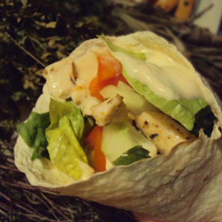 Krok 4 - Tortilla ze świeżymi warzywami foto