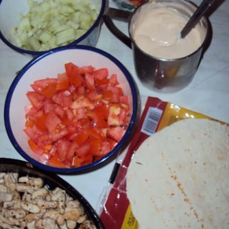 Krok 2 - Tortilla ze świeżymi warzywami foto