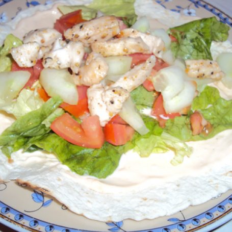 Krok 3 - Tortilla ze świeżymi warzywami foto