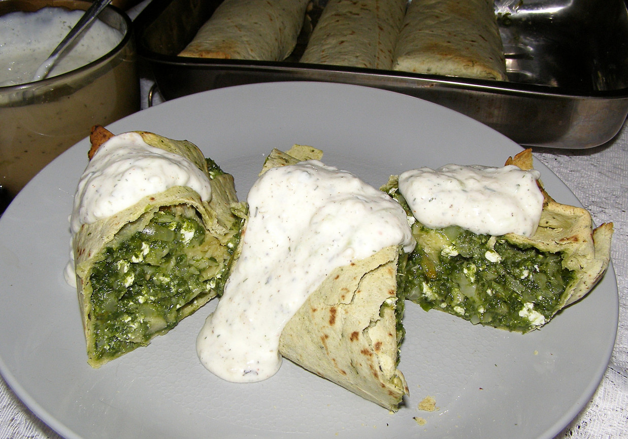 tortilla ze szpinakiem,twarogiem,serem i sosem tzatzyki DoradcaSmaku.pl