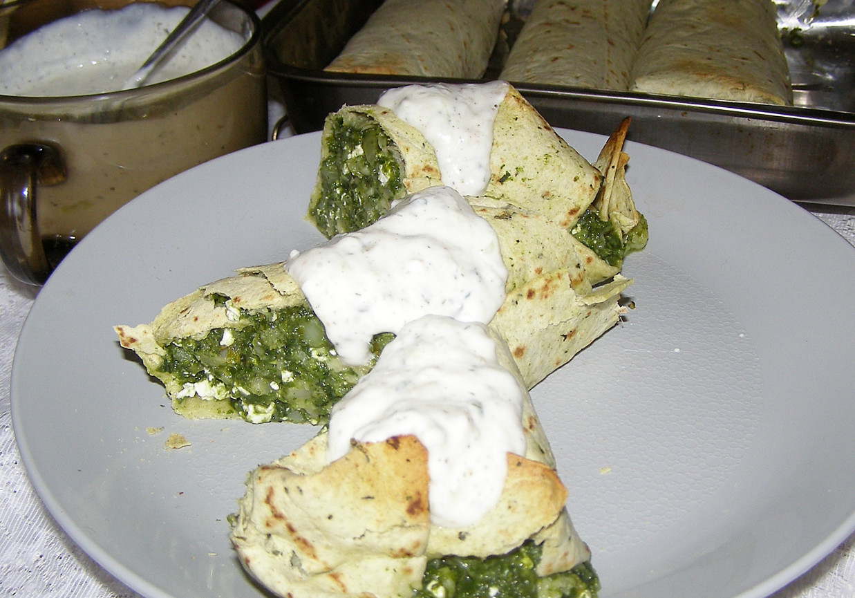tortilla ze szpinakiem,twarogiem,serem i sosem tzatzyki DoradcaSmaku.pl