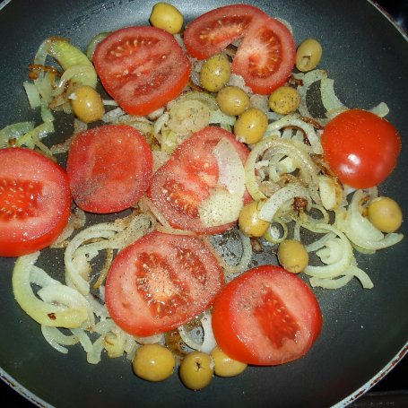 Krok 9 - Tortilla ziemniaczana z pomidorami i oliwkami foto
