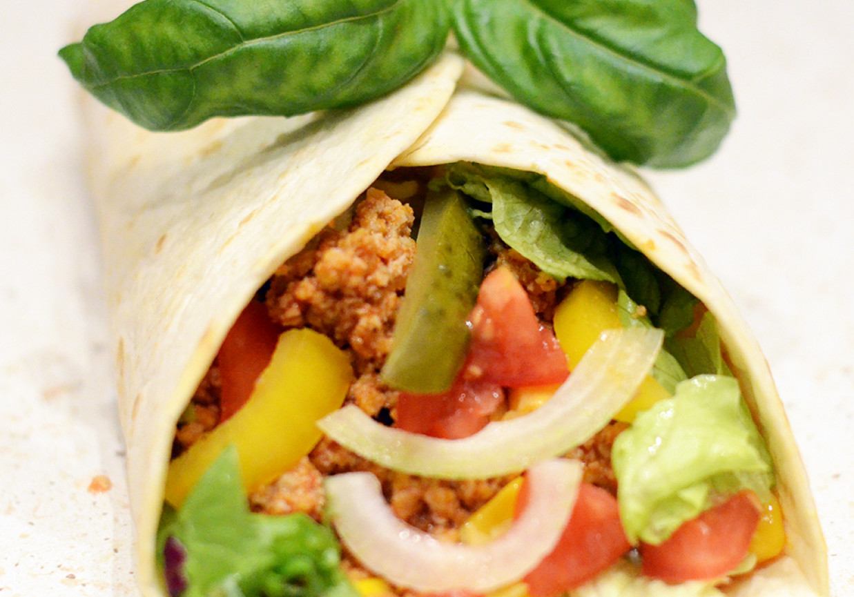 Tortilla z mięsem mielonym i warzywami DoradcaSmaku.pl