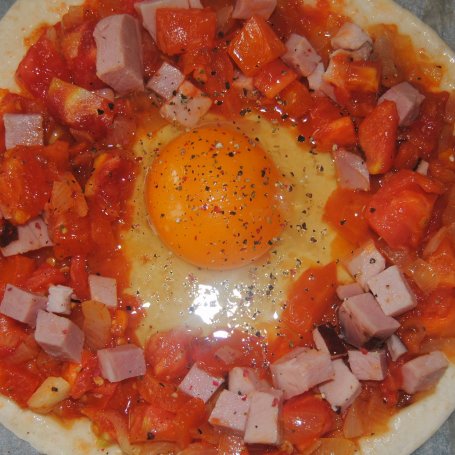 Krok 5 - Tortille z jajkiem i pomidorową salsą foto