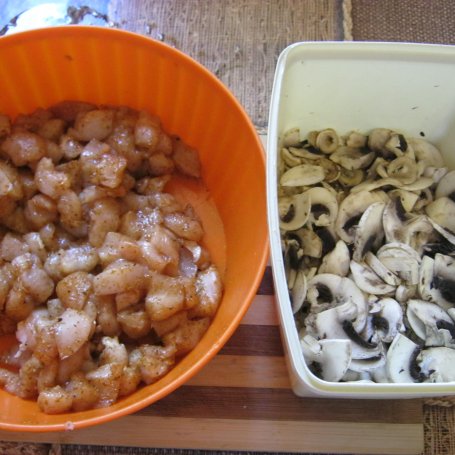 Krok 1 - Tortille z kurczakiem, serem i pieczarkami foto