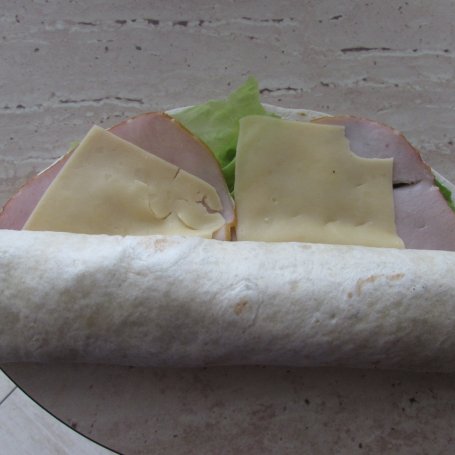 Krok 3 - Tortille z szynką i serem foto
