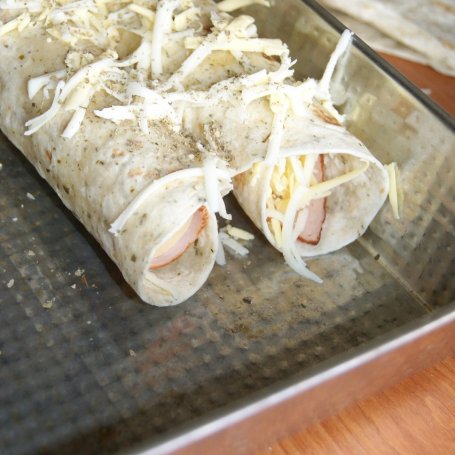Krok 4 - Tortille zapiekane z szynką i serem foto
