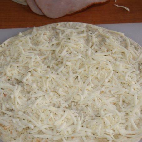 Krok 1 - Tortille zapiekane z szynką i serem foto